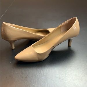 Ladies Attention Nude Pumps, Size 9.5